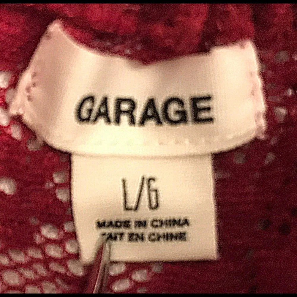 Garage Maroon Crop Top Lace Rose Pattern Size Large - Picture 4 of 5